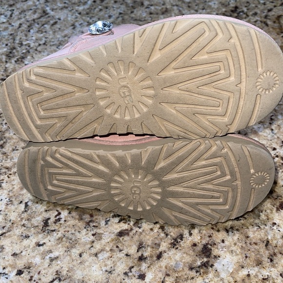 UGG Mini Bailey Button Bling - Picture 8 of 10